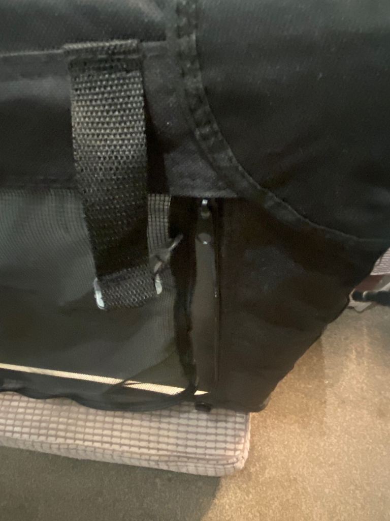 Travel pet crate 890 x 630 approximately 