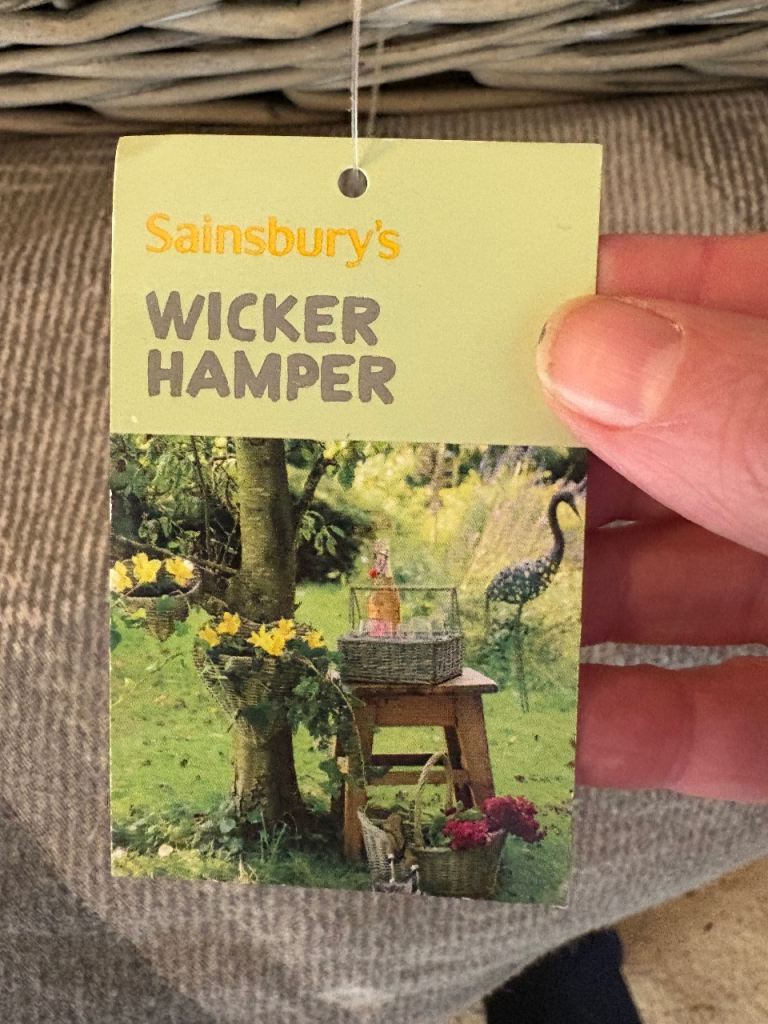 Picnic hamper/basket