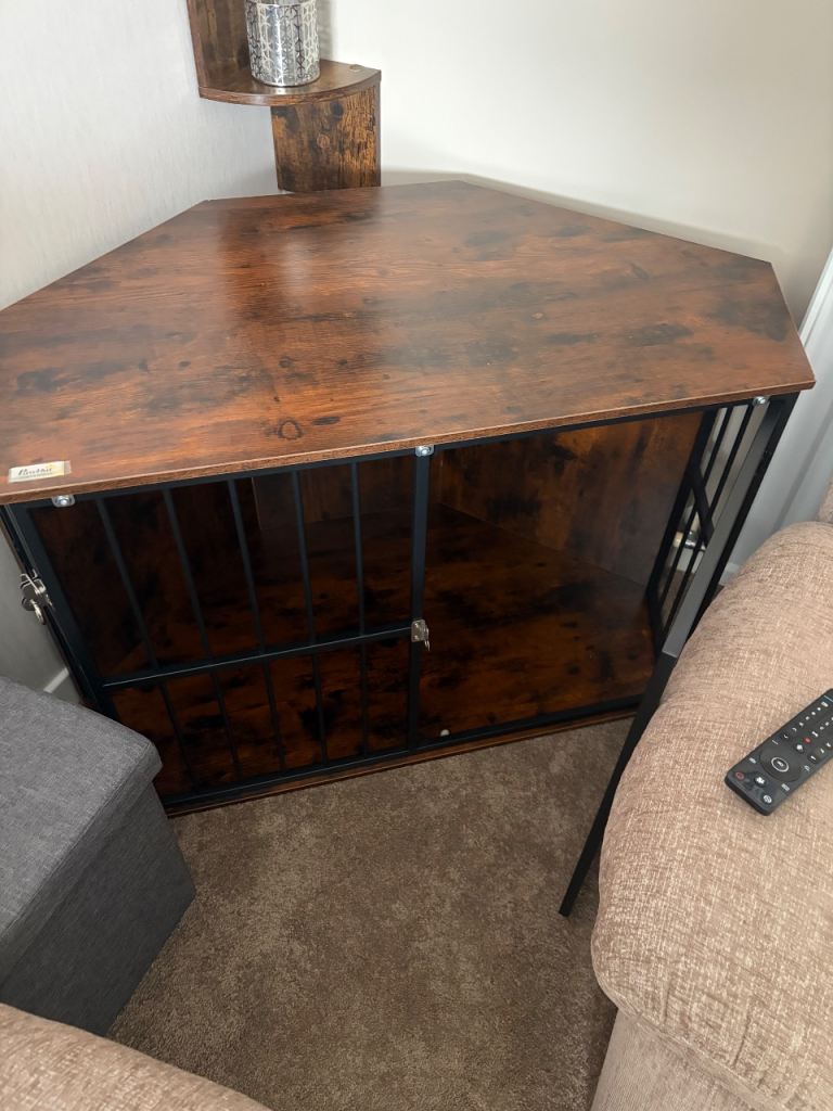 Paw hut corner dog crate