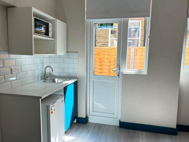 Self-contained studio flat in Lewisham – DSS Considered