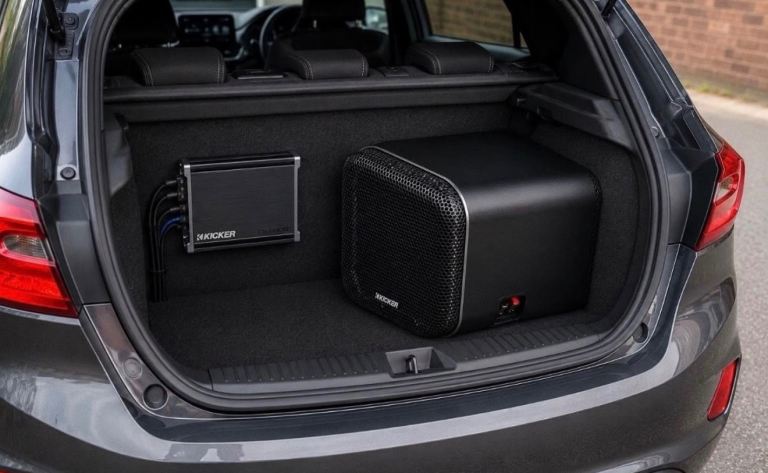 Kicker CXA400.1 + Kicker L7QB8 Loaded Subwoofer – Excellent Condition