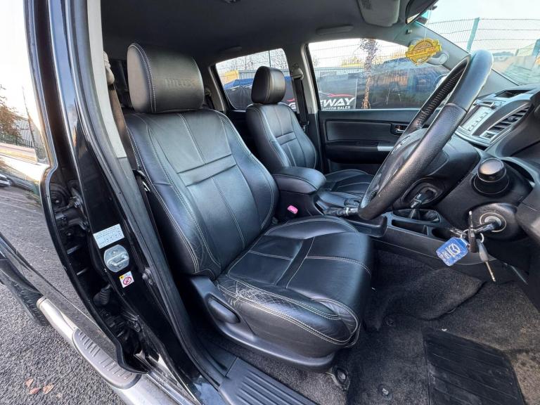 2015 Toyota Hilux Invincible D/Cab Pick Up 3.0 D-4D 4WD 171 Auto PICK UP DIESEL Automatic