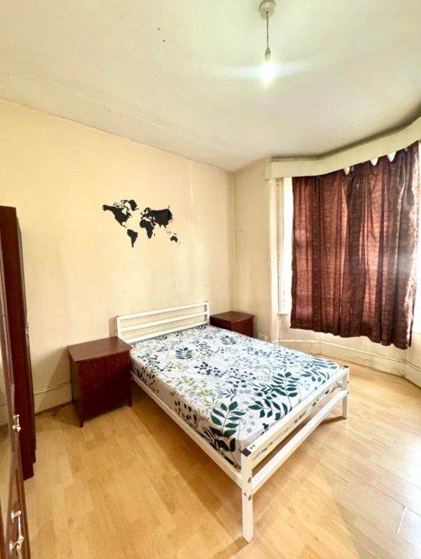 💫 Lovely Room Next to Leyton Station | All Bill Including!