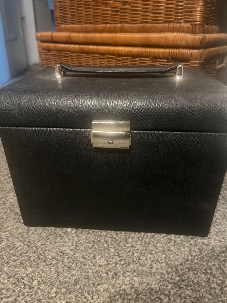 LARGE BLACK FAUX LEATHER JEWELLERY CASE WITH HANDLE