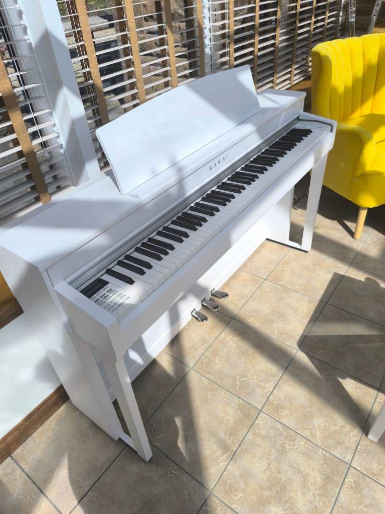 Kawaii CN39 Digital Piano in white
