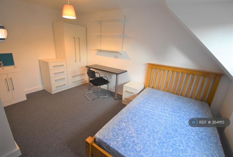 6 bedroom house in Hillside Court, Reading, RG1 (6 bed) (#2641115)