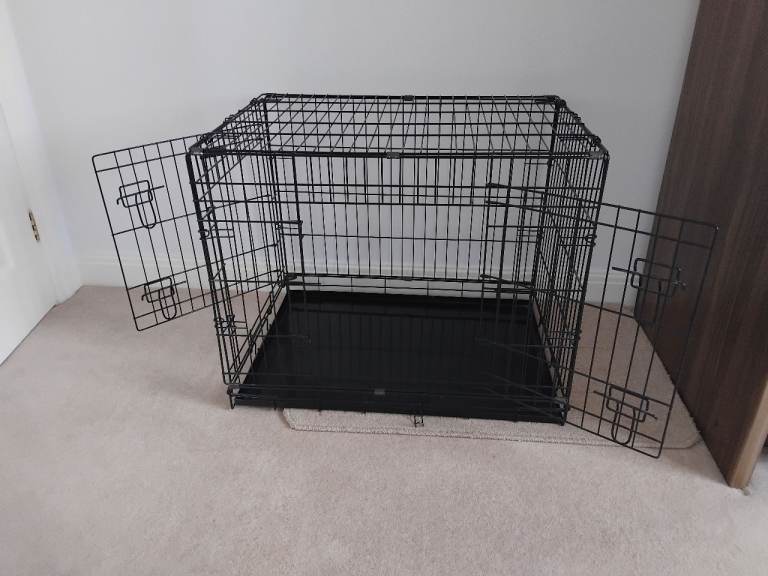 Medium sized pet crate. 