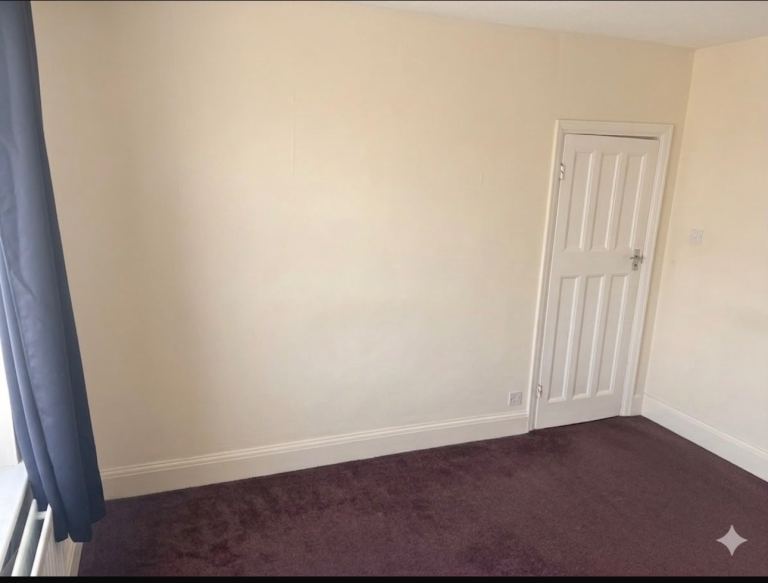 Room to let in shared house