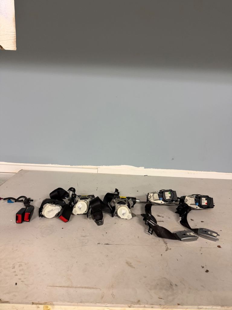 Mercedes s class w222 seat belts 