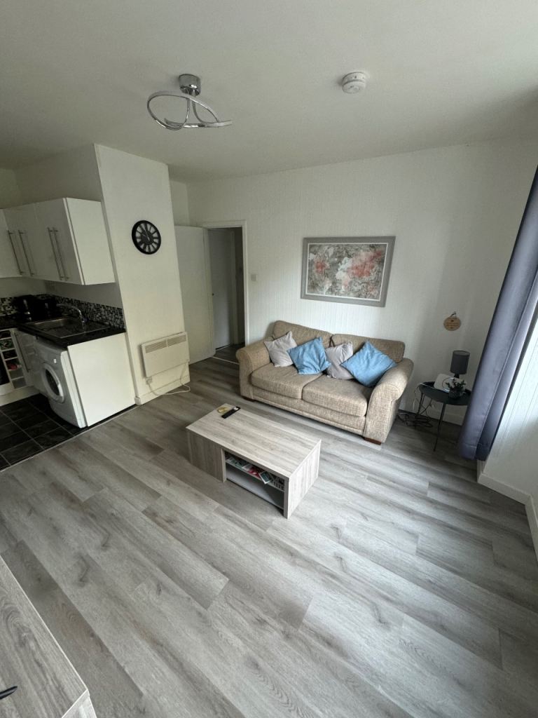 1 bedroom flat, Inverness city centre. Available short term let