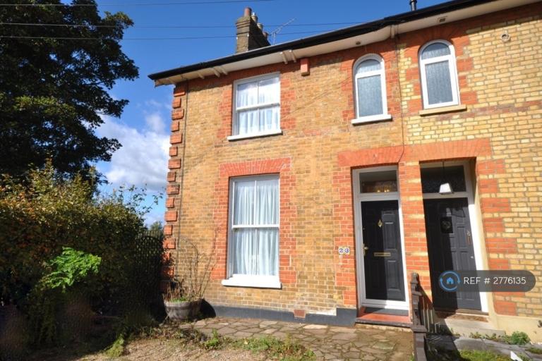 4 bedroom house in Chiltern View Road, Uxbridge, UB8 (4 bed) (#2776135)