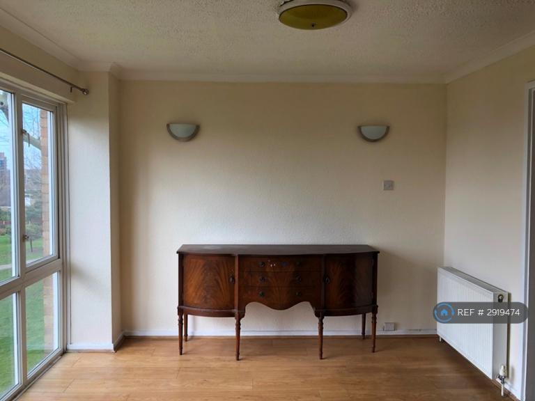 2 bedroom flat in Turnpike Link, Croydon, CR0 (2 bed) (#2919474)
