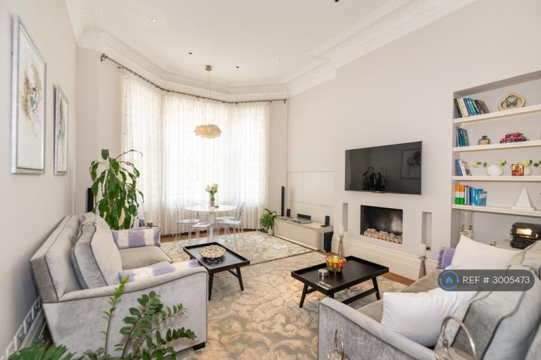 2 bedroom flat in Holland Park Gardens, London, W14 (2 bed) (#3005473)