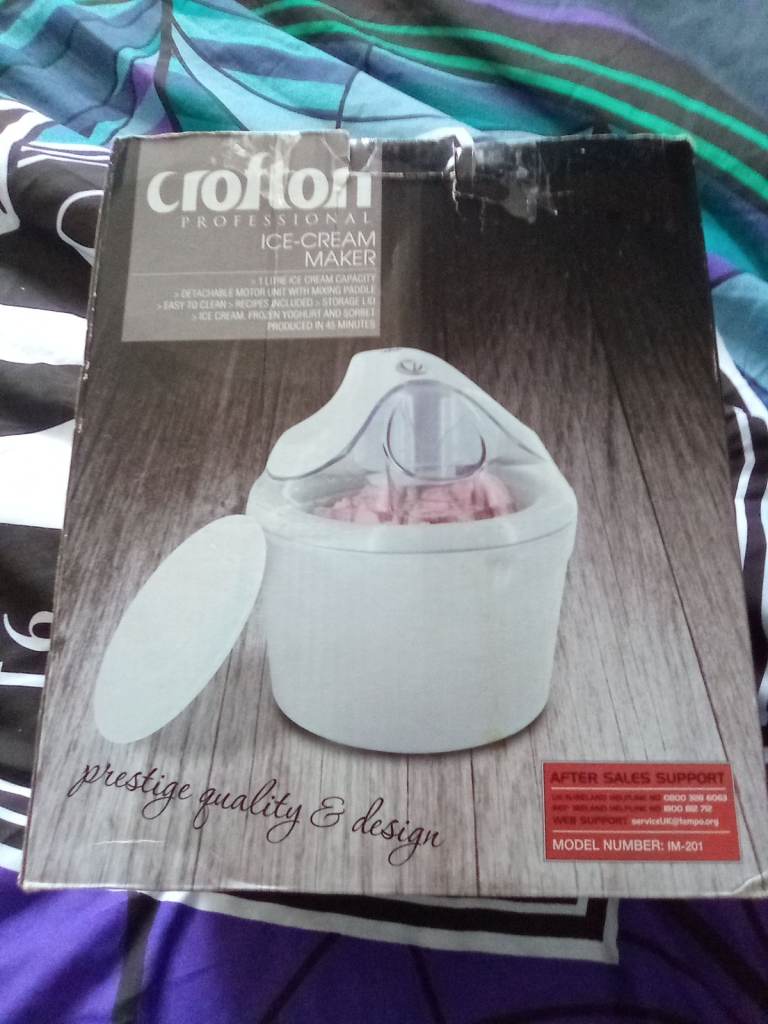 CROFTON ICE CREAM MAKER BRAND NEW