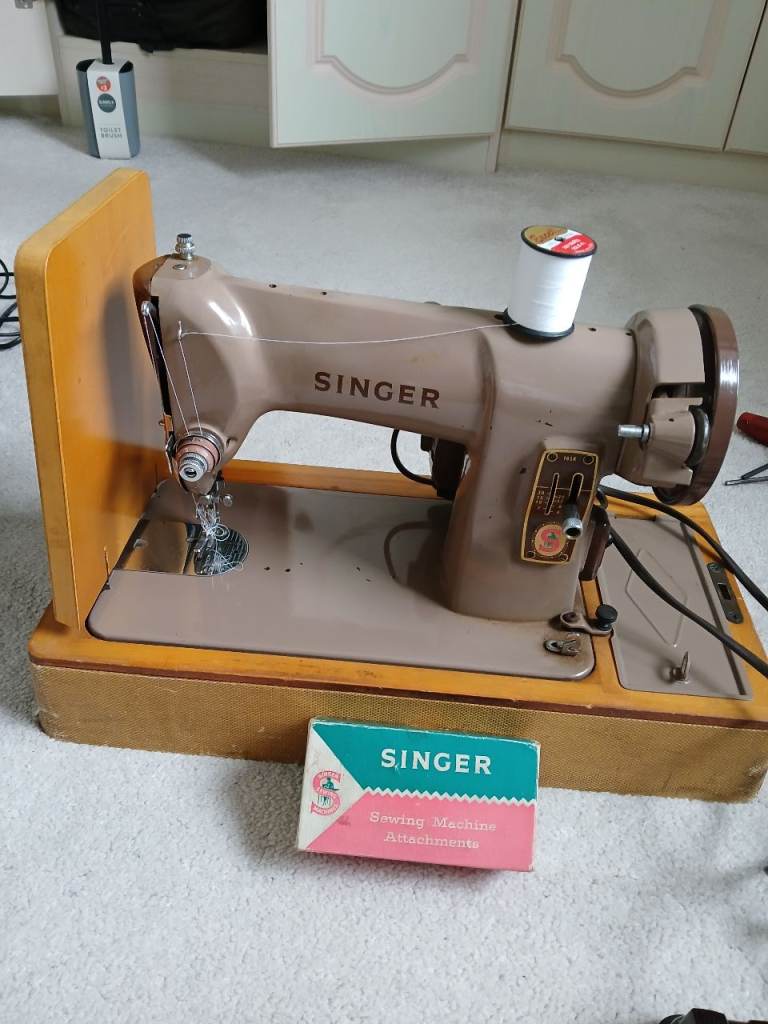 Singer Sewing Machine 