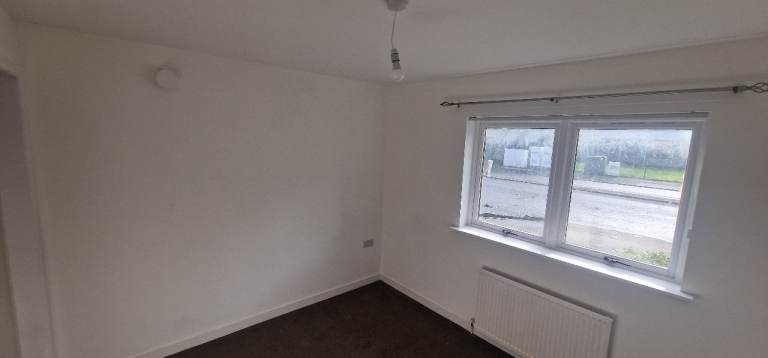 2 bed flat - unfurnished - new bathroom - renfrew