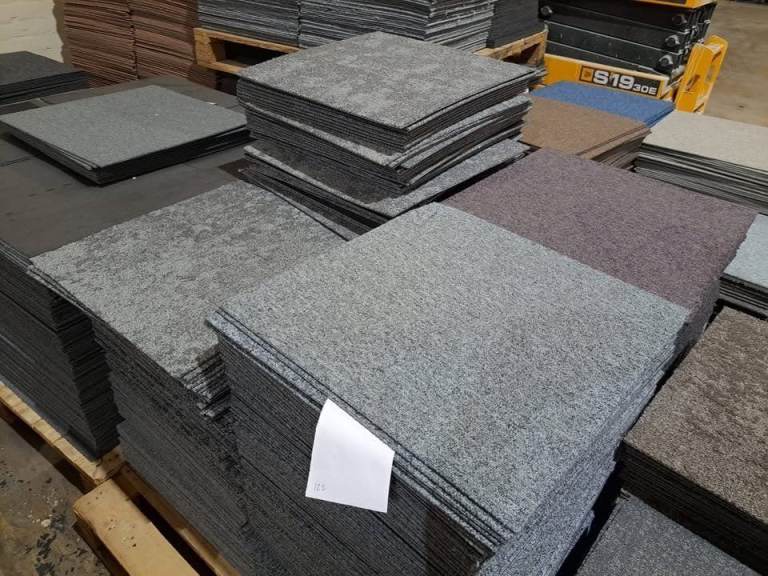 selling 2000 carpet tiles in £1999