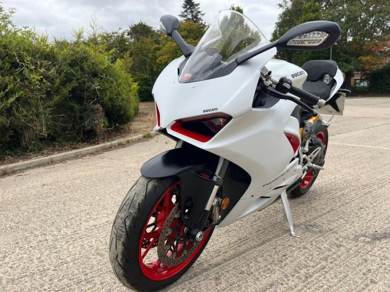 2022 71 DUCATI PANIGALE V2 WHITE - 1421 MILES HPI CLEAR SPORTS 955 NEW MOT