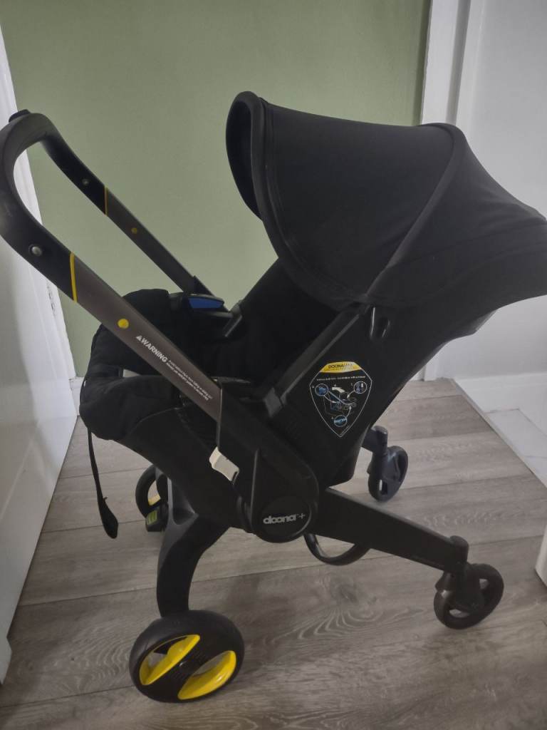 Doona plus car seat and isofix base