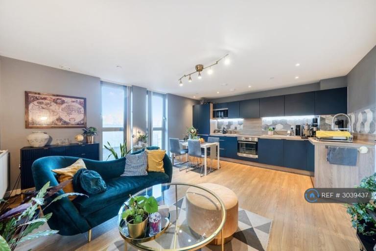 2 bedroom flat in Roma Corte, London, SE13 (2 bed) (#3039437)