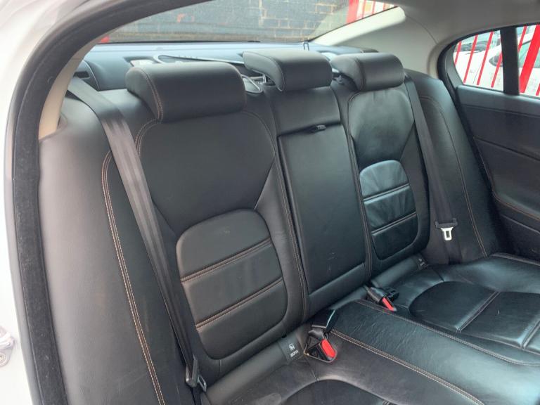 2016 Jaguar XE 2.0d Prestige Saloon 4dr Diesel Manual Euro 6 (s/s) (163 ps)