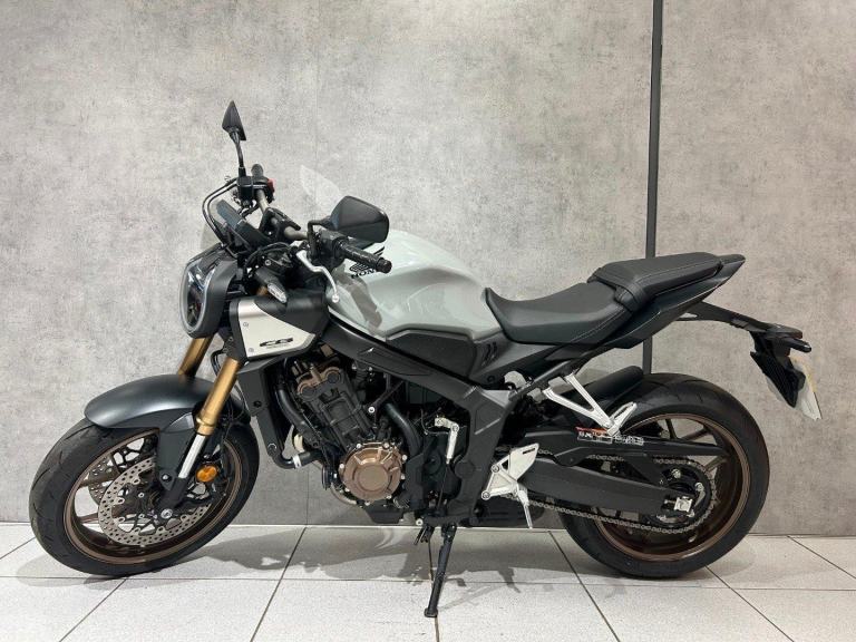 2025 Honda CB650R E-CLUTCH - ONY 233 MILES!!