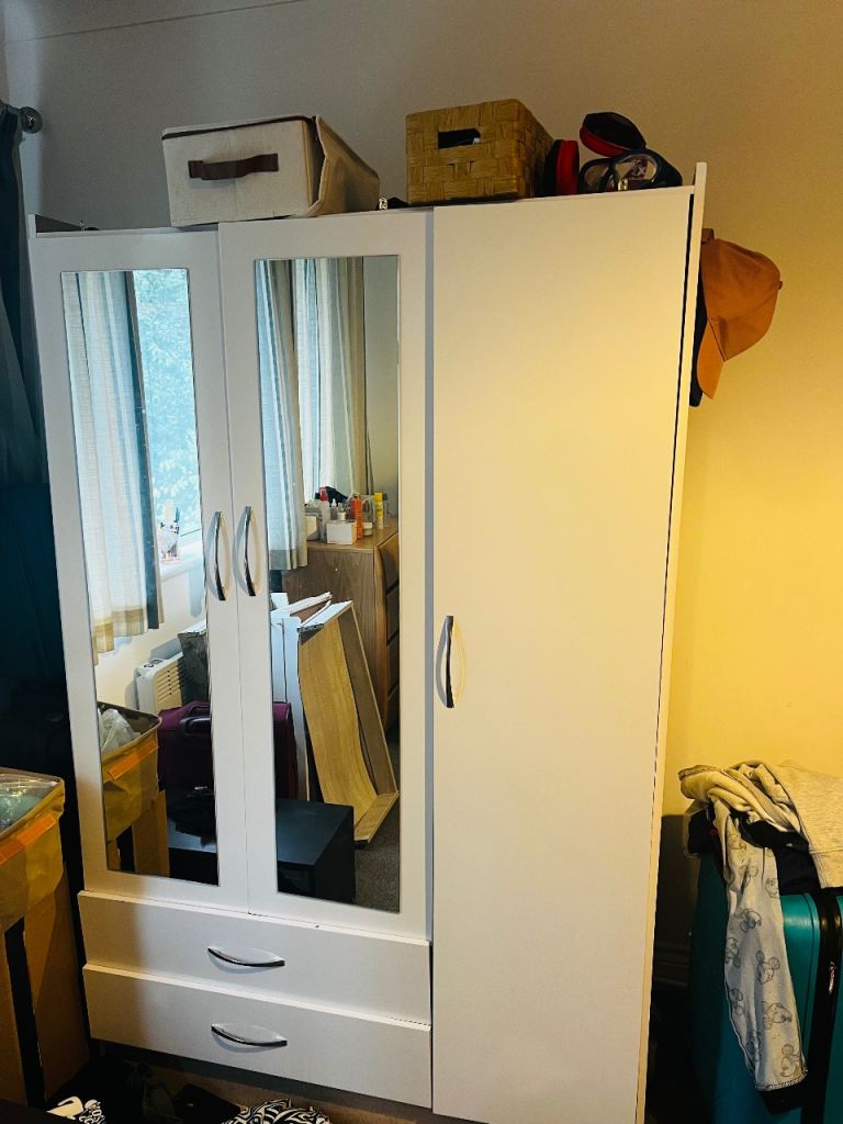 Reduced price !!! 3 door Wardrobe British Heart Foundation