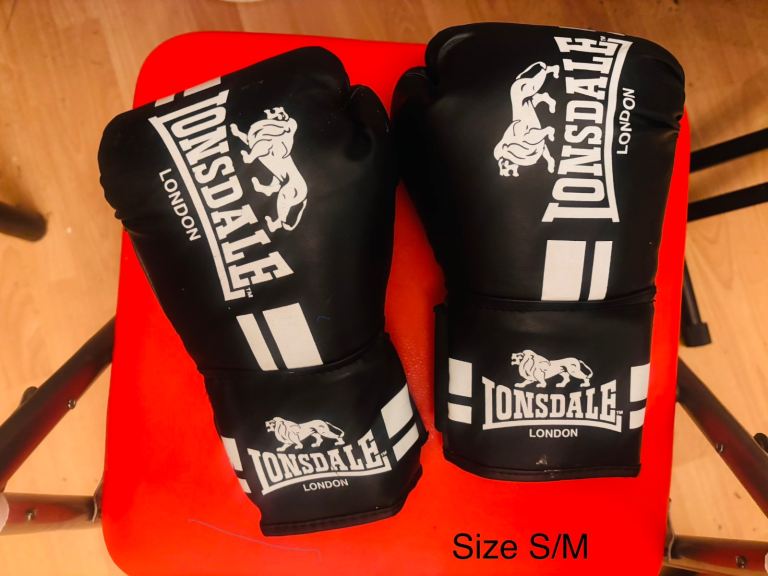 Lonsdale Boxing Gloves – New (S/M)