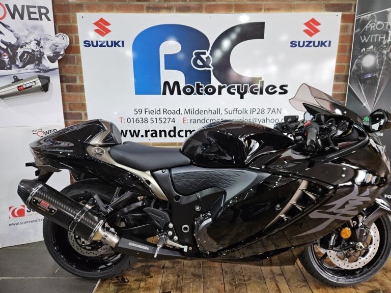 Iconic Supersport Hayabusa with seat hump and Yoshi Pipes