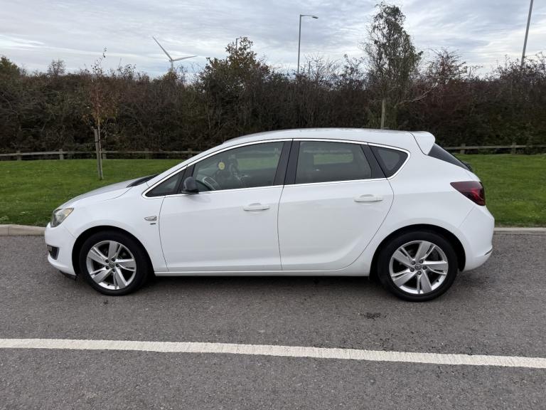 VAUXHALL ASTRA 1.6 16v SRi 2013