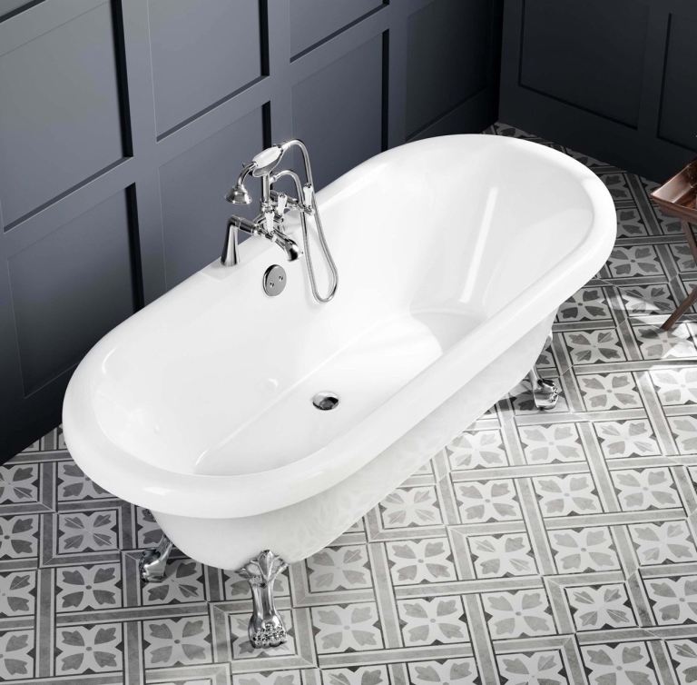 1700mm Roll top bath 
