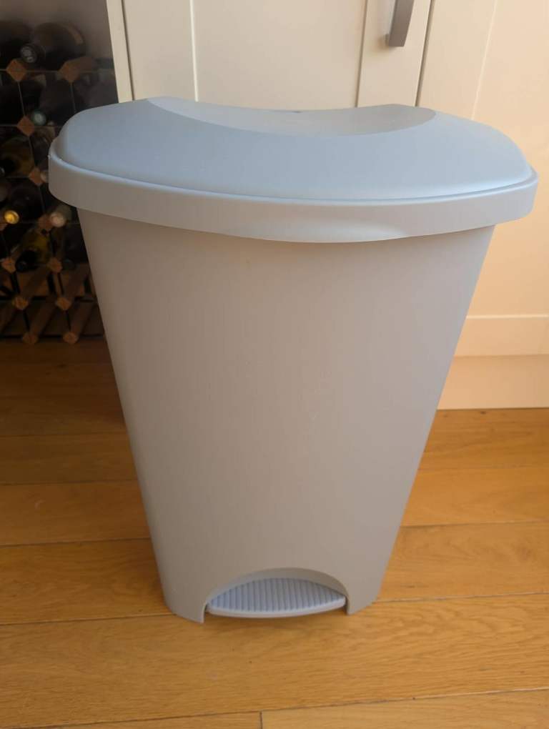 Grey Plastic Pedal Bin – New