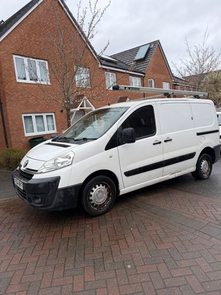 Toyota Proace Van 2014 (SHELVES INSTALLED)