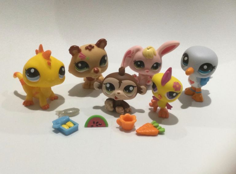 Littlest Pet Shop Bundle various figures with food accessories toys 