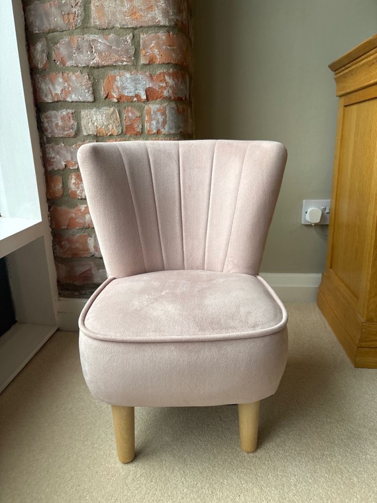 Dusky pink children chair
