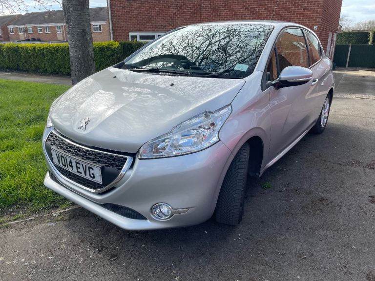 Peugeot 208 Active,1.2 petrol, 2014, 61,600 miles