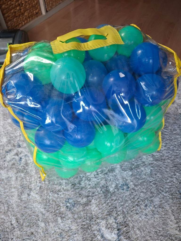 Bag of blue & green pit balls 