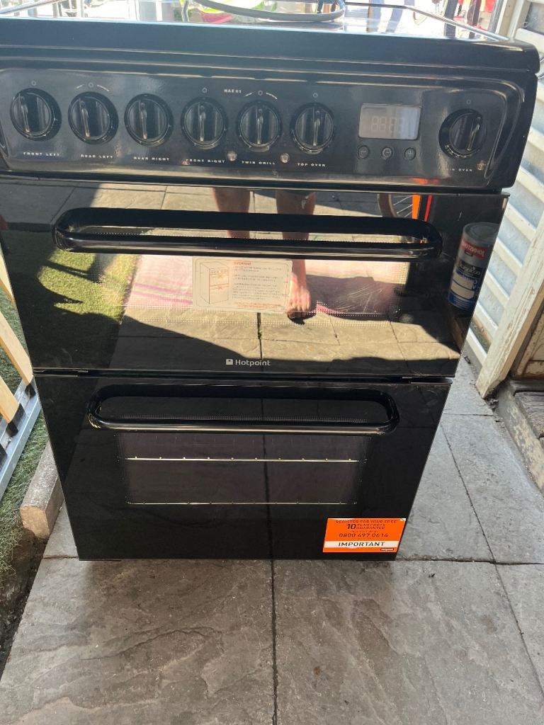 Hot point ceramic electric cooker 60 cm double oven