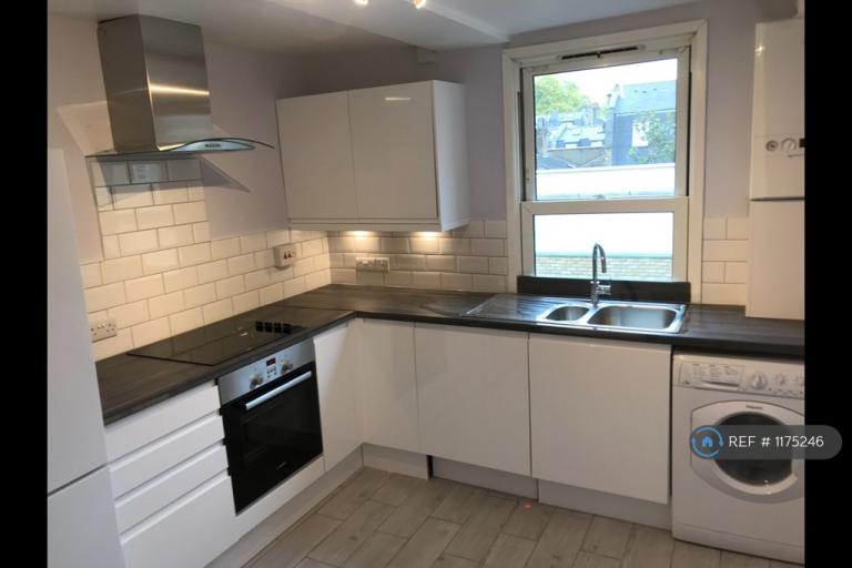 2 bedroom flat in Elliot's Row, Elephant & Castle, London, SE11 (2 bed) (#1175246)