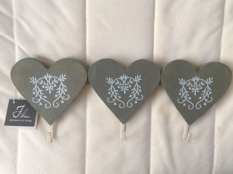 Three hooks with wooden hearts - NEW