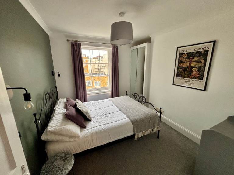 Top Floor Apartment in Kemp Town with 2 Double Bedrooms