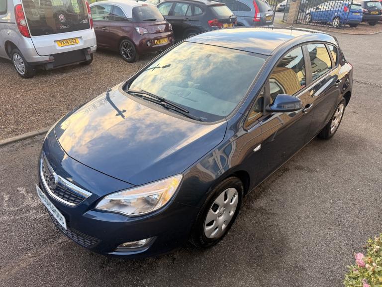 2012 Vauxhall Astra 1.6 Exclusiv Blue 5 Door Low Insurance Group Isofix Aux In
