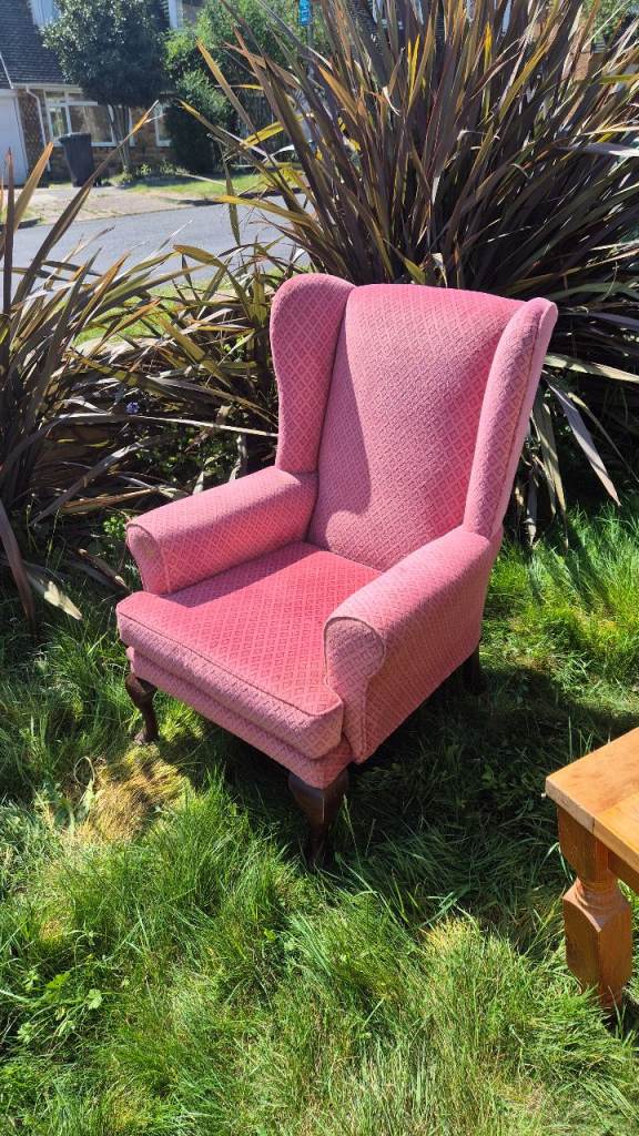 Classic Pink Wingback Armchair With Queen Anne Legs – Vintage Style & Comfortable