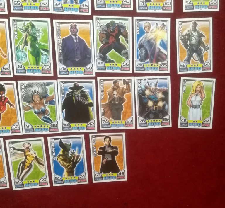 TOPPS Hero Attax Marvel Universe 114 Cards Hero Villain & Weapon 2011