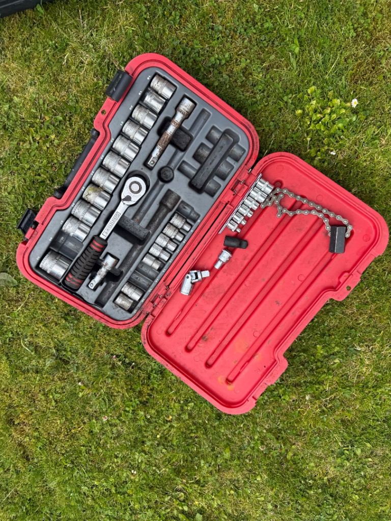 Mixed Socket Set with Ratchet – £10