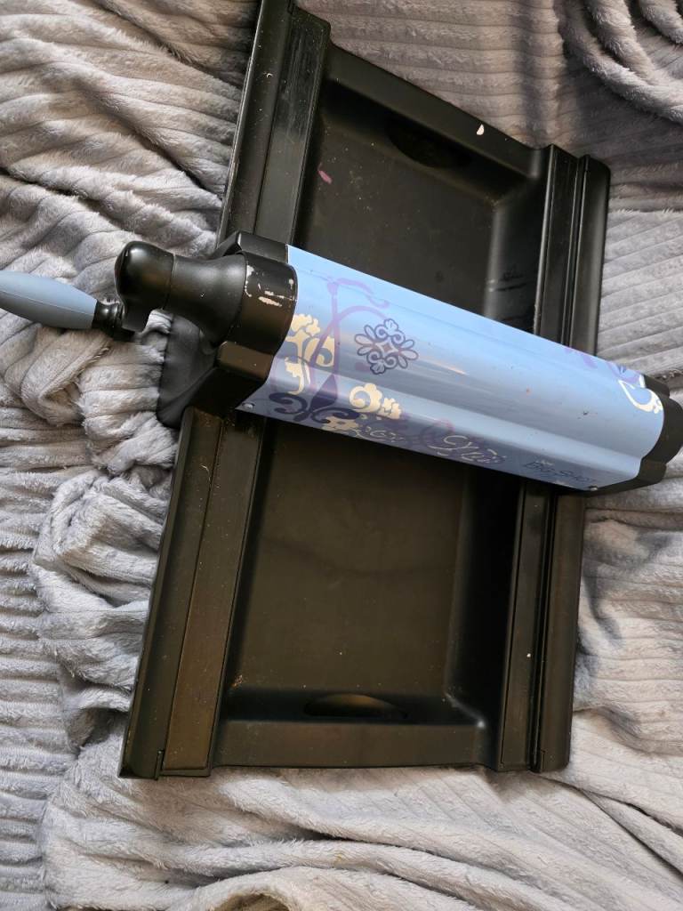 Sizzix Big Shot Plus Die Cutting Machine - Good Condition