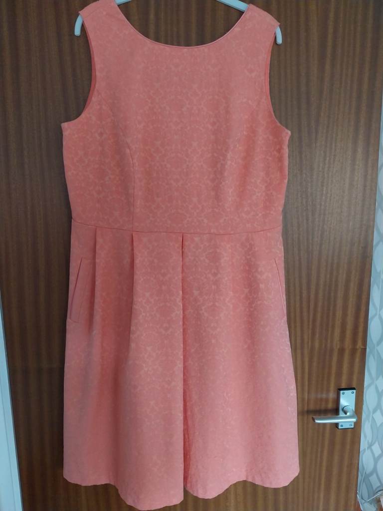 Lovely coral Sleeveless Dress with Pockets – As Good As New
