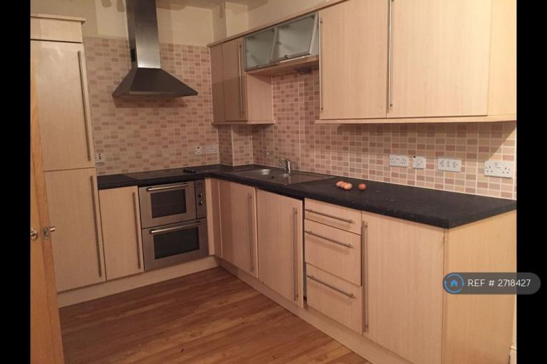 2 bedroom flat in Woodbrooke Grove, Northfield, Birmingham, B31 (2 bed) (#2718427)