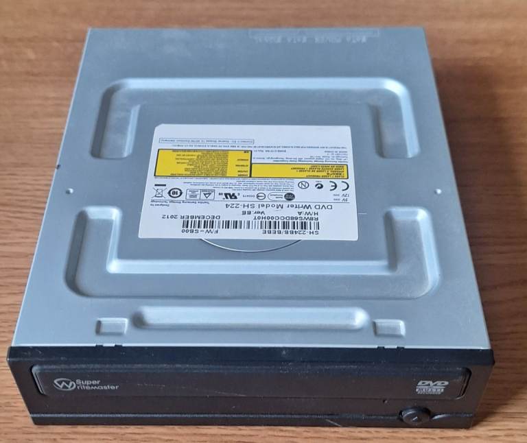 Dvd reader and writer (Toshiba-samsung Sh-224 - DVD Writer)