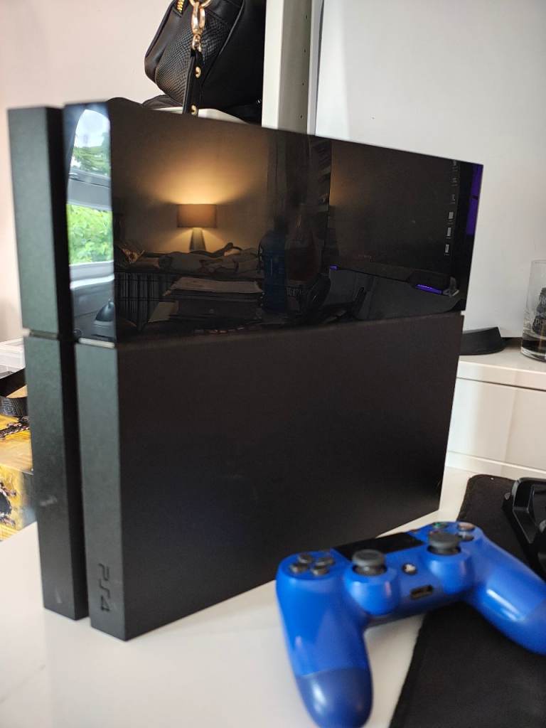 Sony PlayStation 4 PS4 Console with Blue Controller and Charger